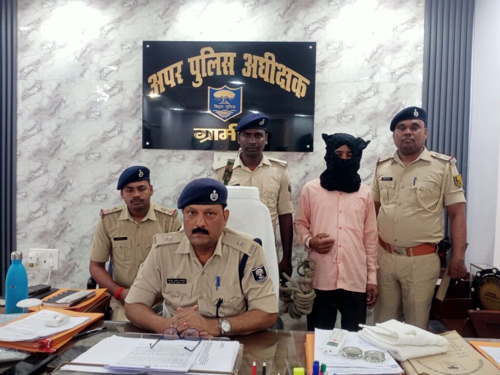 कई कांडों में वांछित नक्सली कर्मचारी जी गिरफ्तार, STF और गया पुलिस की संयुक्त कार्रवाई 9 img 20250421 wa00139056399042421668842 कई कांडों में वांछित नक्सली कर्मचारी जी गिरफ्तार, STF और गया पुलिस की संयुक्त कार्रवाई