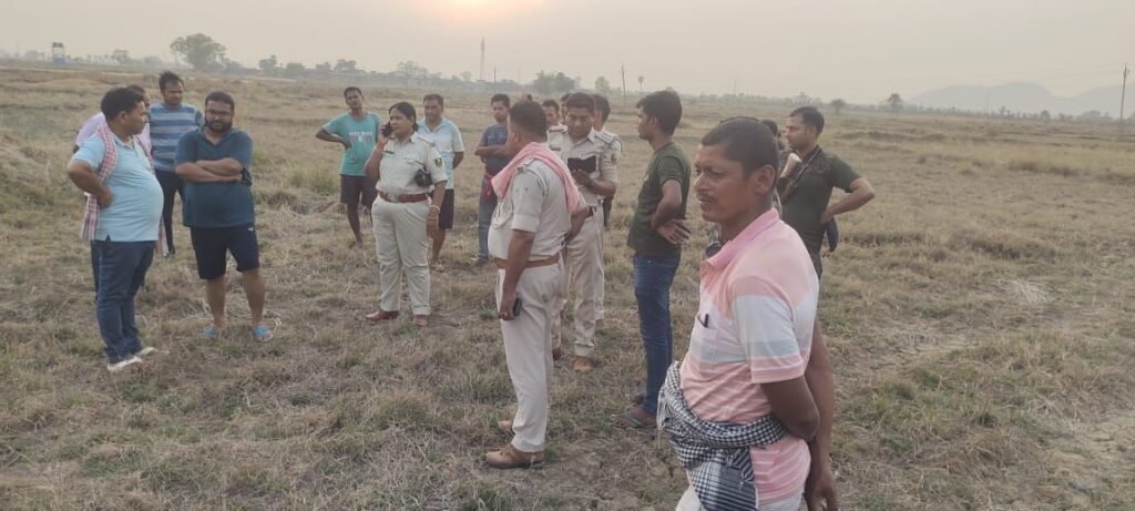 दहेज के लिए विवाहिता की निर्मम हत्या: अधजला शव बरामद, चार वर्षीय बेटी भी लापता, अब डीएनए रिपोर्ट का इंतजार 9 img 20250426 wa00096980395164528538929 दहेज के लिए विवाहिता की निर्मम हत्या: अधजला शव बरामद, चार वर्षीय बेटी भी लापता, अब डीएनए रिपोर्ट का इंतजार
