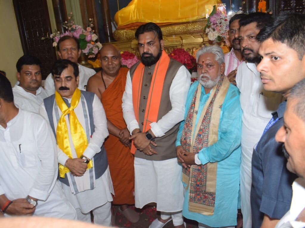 बोधगया में बुद्ध पूर्णिमा पर विशेष आयोजन: महाबोधि मंदिर में जुटे बिहार सरकार के मंत्री, की पूजा-अर्चना और लिया आशीर्वाद 8 img 20250512 wa00329139513717614798723 बोधगया में बुद्ध पूर्णिमा पर विशेष आयोजन: महाबोधि मंदिर में जुटे बिहार सरकार के मंत्री, की पूजा-अर्चना और लिया आशीर्वाद