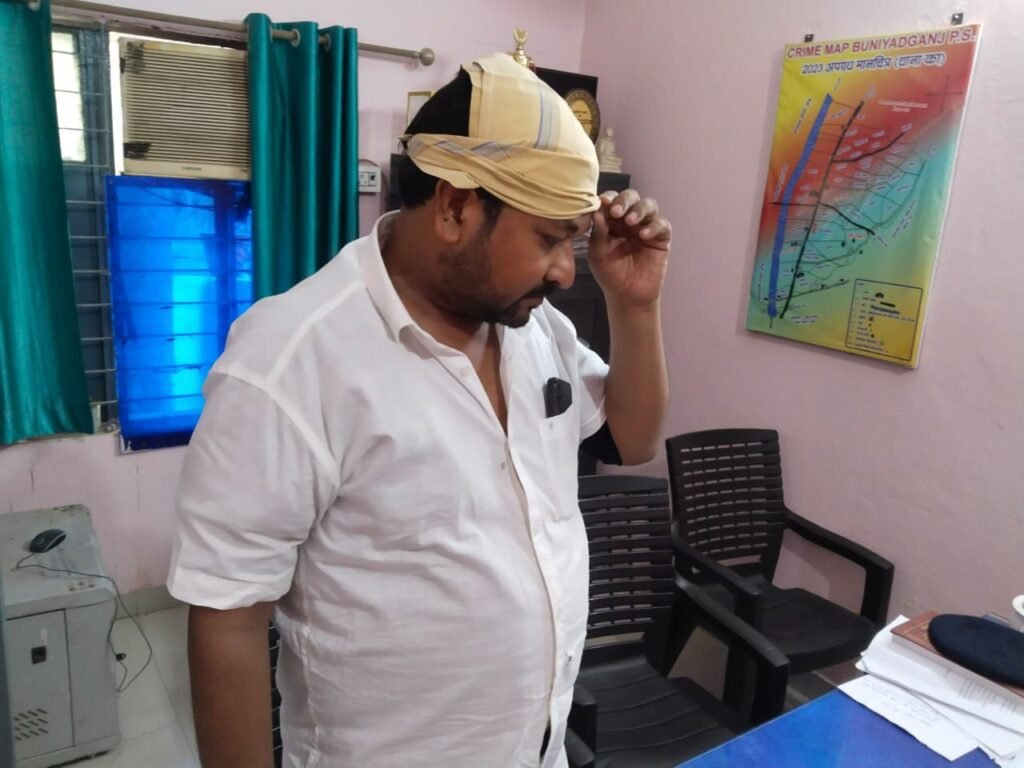 गया में अवैध वसूली के आरोप में JE की पिटाई, उपभोक्ता से मांगे थे 1.60 लाख रुपये 9 img 20250522 wa00431780592846953465177 गया में अवैध वसूली के आरोप में JE की पिटाई, उपभोक्ता से मांगे थे 1.60 लाख रुपये