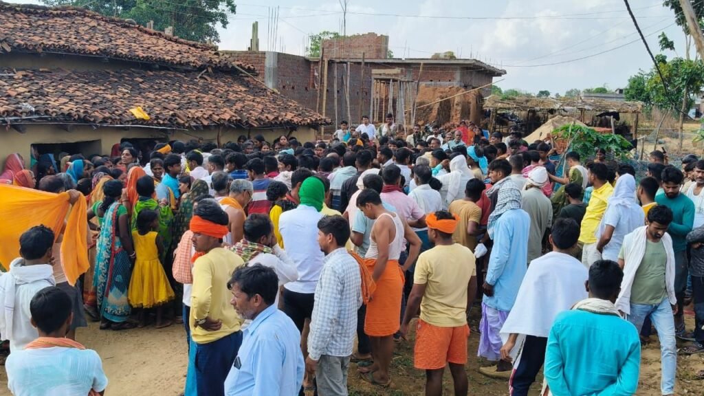 कटिया कांड का मास्टरमाइंड मनीष यादव मुठभेड़ में ढेर, शव पहुंचते ही गांव में पसरा सन्नाटा 10 img 20250527 wa0018985181871140912425 कटिया कांड का मास्टरमाइंड मनीष यादव मुठभेड़ में ढेर, शव पहुंचते ही गांव में पसरा सन्नाटा