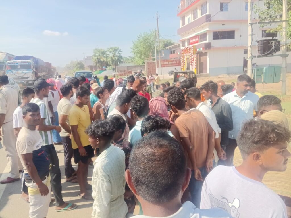 गया-पटना एनएच पर सड़क हादसे में घायल पान दुकानदार की मौत, आक्रोशित ग्रामीणों ने किया सड़क जाम