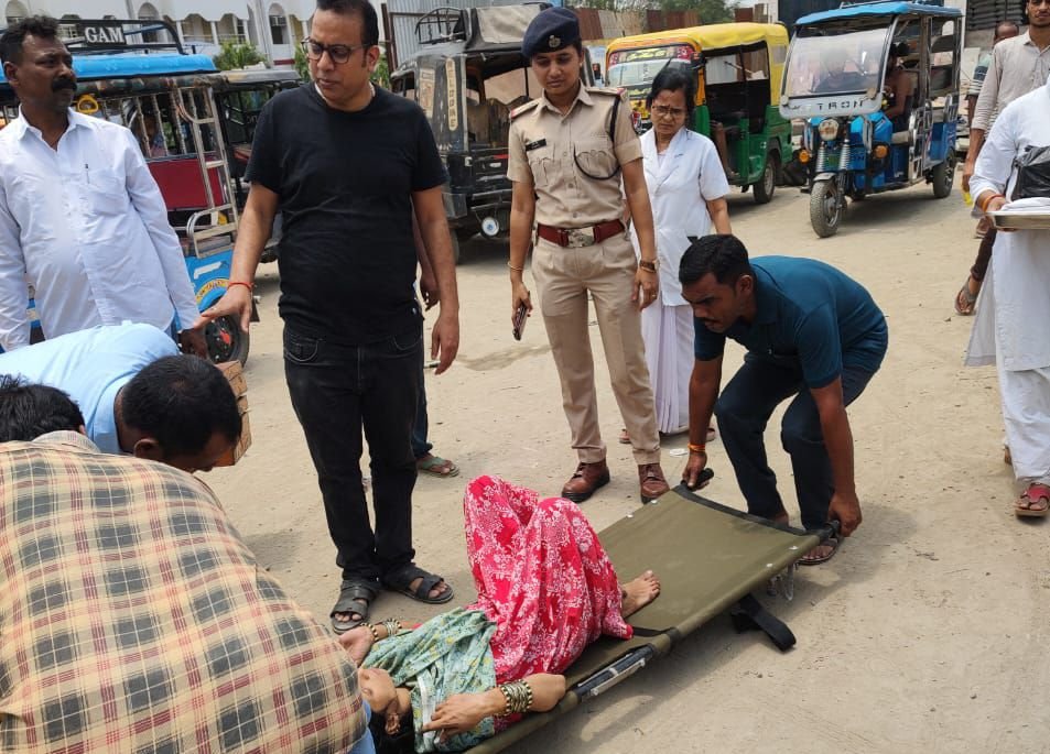 गया स्टेशन पर महिला को अचानक हुआ प्रसव पीड़ा, आरपीएफ की तत्परता से प्लेटफॉर्म पर ही सुरक्षित डिलीवरी 9 image editor output image 185546981 17487952982963350387659900527917 गया स्टेशन पर महिला को अचानक हुआ प्रसव पीड़ा, आरपीएफ की तत्परता से प्लेटफॉर्म पर ही सुरक्षित डिलीवरी