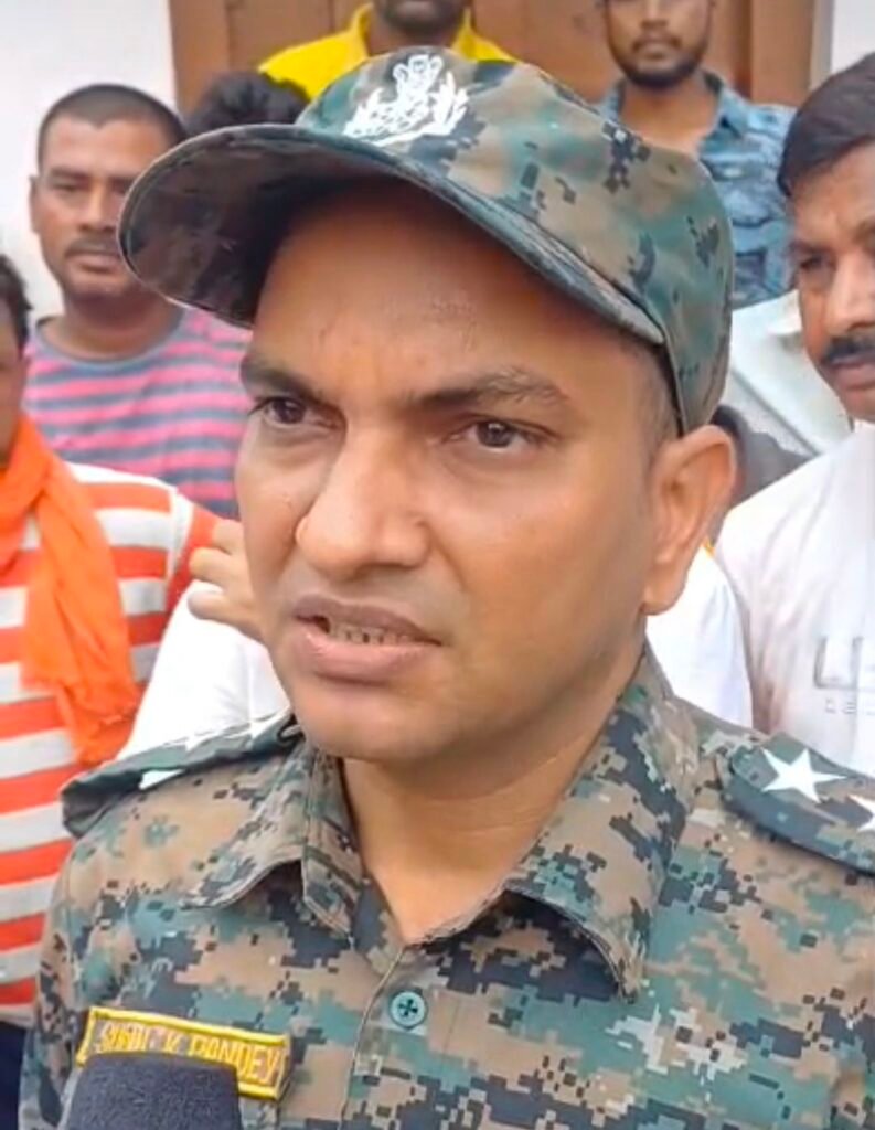 गया में खंडहर में मिला ई-रिक्शा चालक का शव, बेरहमी से पीट-पीट कर की गई हत्या, जांच में जुटी पुलिस 9 image editor output image575418251 1750241536555310692585574103572 गया में खंडहर में मिला ई-रिक्शा चालक का शव, बेरहमी से पीट-पीट कर की गई हत्या, जांच में जुटी पुलिस