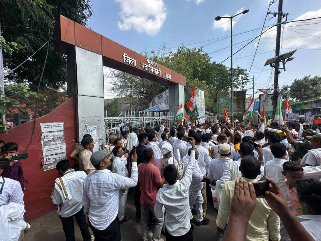 गया में कांग्रेस का प्रदर्शन: “नौकरी दो या सत्ता छोड़ो” के नारे के साथ जोरदार आंदोलन