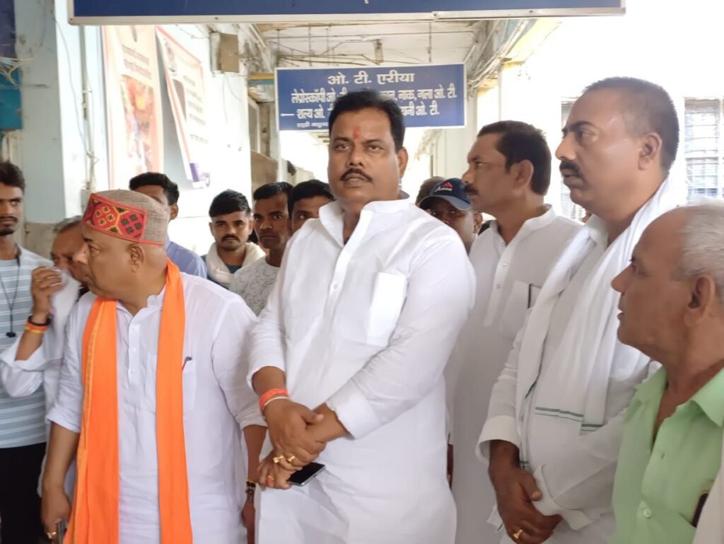 वजीरगंज गोलीबारी प्रकरण में नया मोड़: दुष्कर्म की एफआईआर दर्ज, एक आरोपी ने किया सरेंडर 9 img 20250613 wa00298746693951222196459 वजीरगंज गोलीबारी प्रकरण में नया मोड़: दुष्कर्म की एफआईआर दर्ज, एक आरोपी ने किया सरेंडर