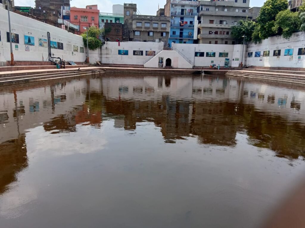 img 20250616 wa00251572131021511289992 गया के पवित्र सूर्यकुंड में मछलियों पर मंडराया संकट: गर्मी और पानी की कमी से मौत का सिलसिला जारी,  तीर्थ सुधारनी सभा ने की तत्काल कार्रवाई की मांग