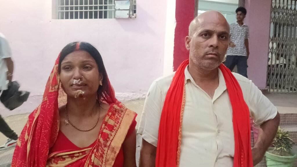 बेलागंज में दिनदहाड़े लूट: बैंक से दो लाख नकद और गहना लेकर लौट रही महिला से पर्स झपट ले भागे बाइक सवार उचक्के 9 img 20250617 wa00151104246359187704037 बेलागंज में दिनदहाड़े लूट: बैंक से दो लाख नकद और गहना लेकर लौट रही महिला से पर्स झपट ले भागे बाइक सवार उचक्के