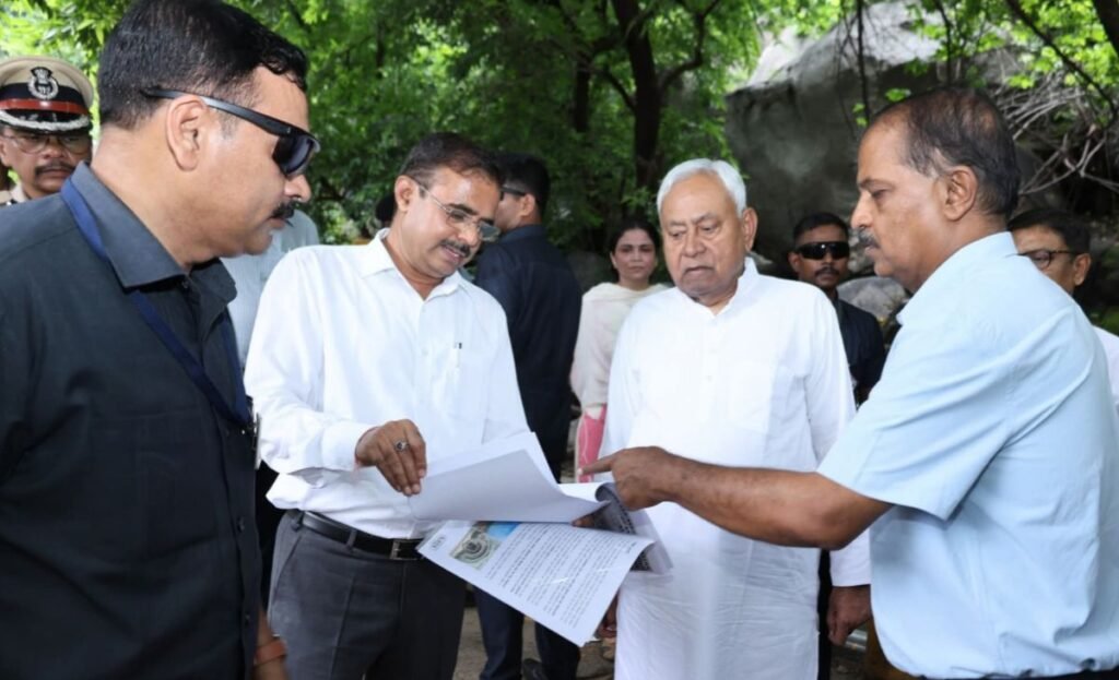 मुख्यमंत्री नीतीश कुमार ने किया वाणावर पहाड़ का औचक निरीक्षण, श्रावणी मेले की तैयारियों का लिया जायजा 10 20250730 1642123490997013867448179 मुख्यमंत्री नीतीश कुमार ने किया वाणावर पहाड़ का औचक निरीक्षण, श्रावणी मेले की तैयारियों का लिया जायजा