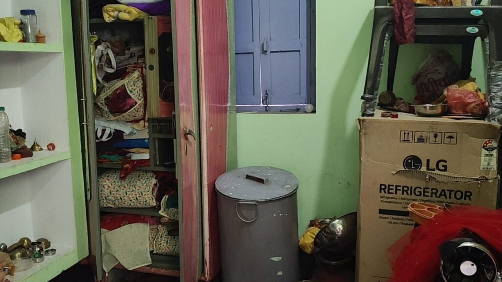 बेलागंज में हथियारबंद नकाबपोशों ने दंपति को बंधक बनाकर उड़ाए 12 लाख के जेवरात व नकदी