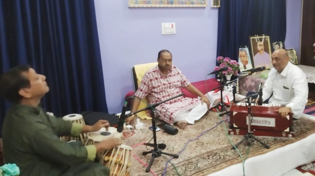 गयाजी में गुरु पूर्णिमा पर गूंजे राग-रागिनियाँ, शास्त्रीय संगीत से सजी ‘गुरु-शिष्य परंपरा’ की संगीतमय शाम 9 img 20250711 wa00551245300996144073640 गयाजी में गुरु पूर्णिमा पर गूंजे राग-रागिनियाँ, शास्त्रीय संगीत से सजी ‘गुरु-शिष्य परंपरा’ की संगीतमय शाम