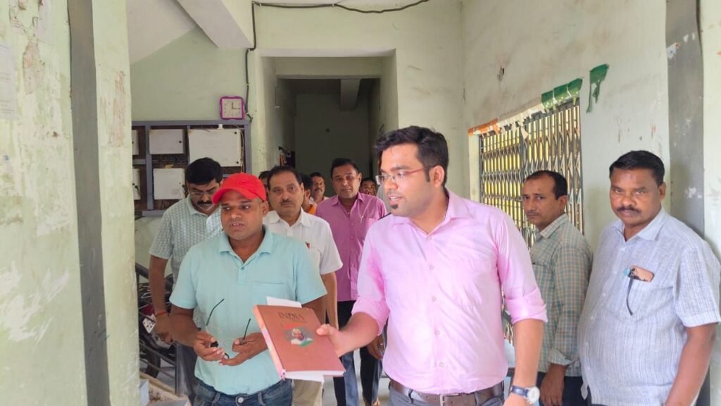 अग्रवाल उच्चतर विद्यालय की शैक्षणिक व्यवस्था पर डीईओ ने लिया संज्ञान, डीपीओ ने की गहन जांच 9 img 20250801 wa00601756854769309969090 अग्रवाल उच्चतर विद्यालय की शैक्षणिक व्यवस्था पर डीईओ ने लिया संज्ञान, डीपीओ ने की गहन जांच