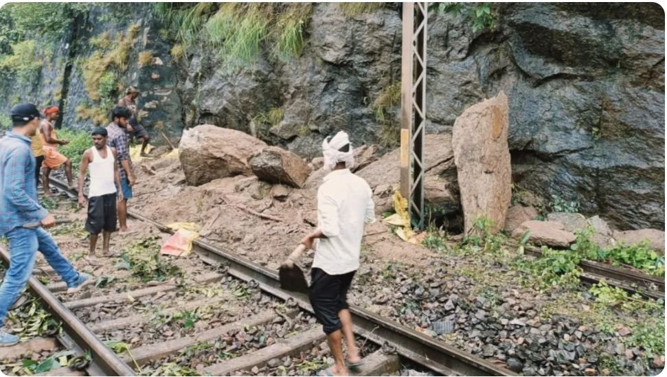 screenshot 2025 09 16 22 33 27 785 edit com6241569332980376462 गया-कोडरमा रेलखंड पर लैंडस्लाइड, बाल-बाल बची पुरुषोत्तम एक्सप्रेस