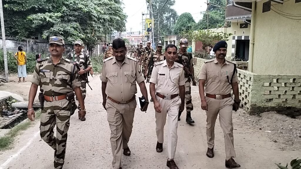 img 20251028 wa00215187269184835435525 भयमुक्त विधानसभा चुनाव संपन्न को लेकर फतेहपुर पुलिस ने किया फ्लैग मार्च