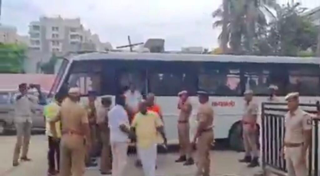 तमिलनाडु में 39 RSS कार्यकर्ताओं की गिरफ्तारी पर सियासत गरमाई, बीजेपी ने पुलिस कार्रवाई को बताया अन्याय