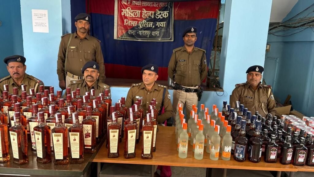 जंगल में छुपाई शराब को पुलिस ने पकड़ा, शराब तस्कर फरार